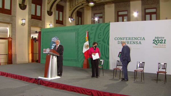 Anuncia AMLO reformas: eliminar plurinominales; fortalecer CFE y GN