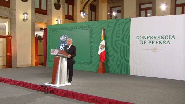 Admite Slim reconstruir parte de la Línea 12 del Metro: AMLO