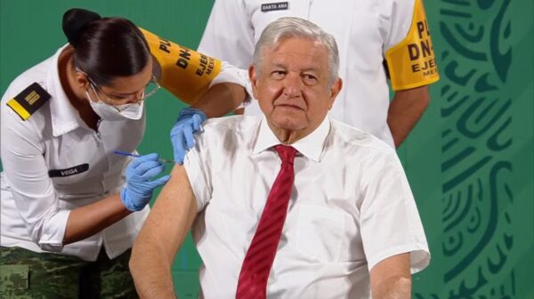 Recibe AMLO segunda dosis de AstraZeneca anti Covid-19