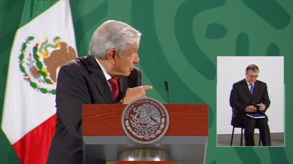 Ordena AMLO dar pasaportes a zapatistas; “racismo” en SRE