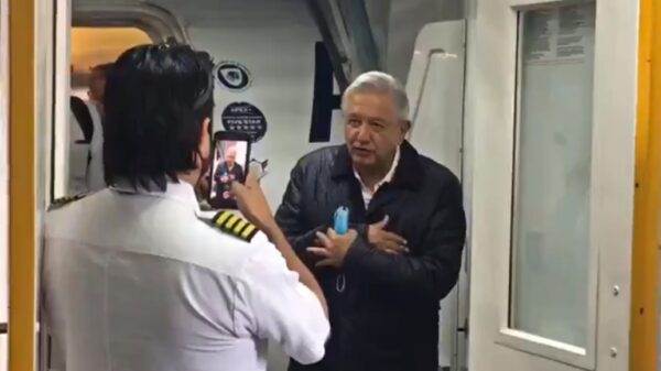 AMLO manda mensaje a mamá de piloto: “Lupita, un saludo”
