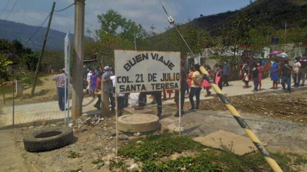 En Hidalgo, camioneta se queda sin frenos y lesiona a 13 personas