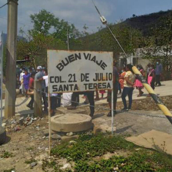 En Hidalgo, camioneta se queda sin frenos y lesiona a 13 personas