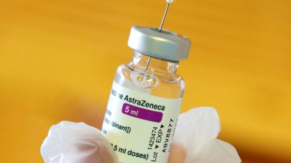 Laboratorio AstraZeneca sugiere la aplicación de una tercera vacuna antiCovid para más efectividad