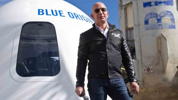 Que se quede en el espacio! firman petición para dejar al magnate de Amazon en órbita