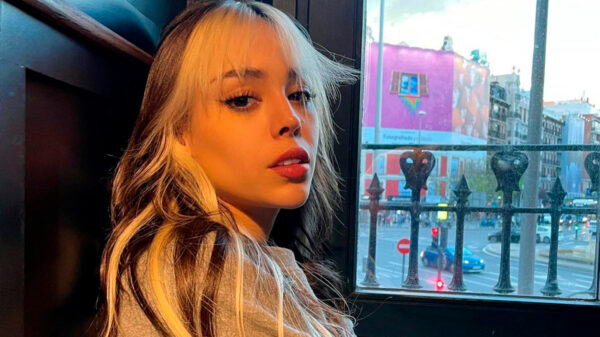 Captan a Danna Paola "echando pasión" con exparticipante de La Voz