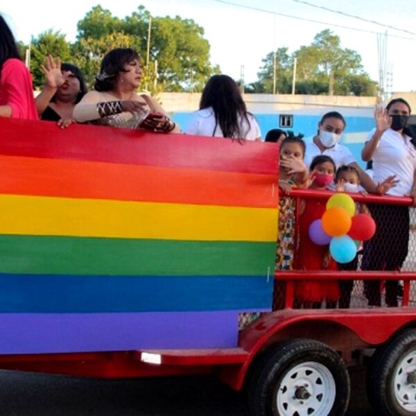 Por primera vez en Peto realizan caravana LGBTQ+
