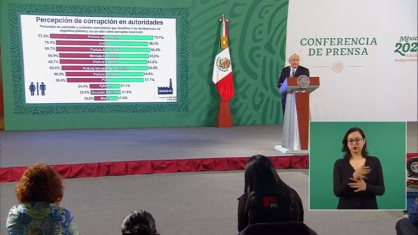 Seguiré combatiendo la corrupción, aunque adversarios me insulten: AMLO