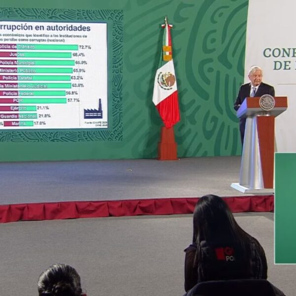 Seguiré combatiendo la corrupción, aunque adversarios me insulten: AMLO