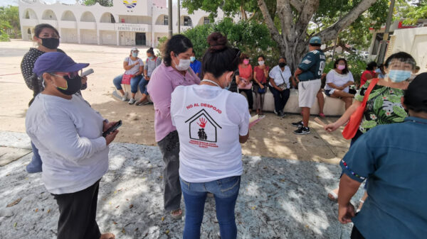 Se manifiestan en Cancún víctimas de despojo y fraude 