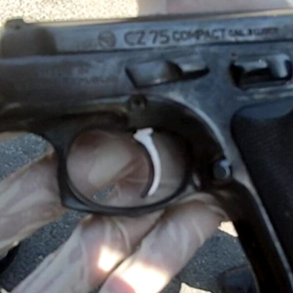 Aseguran a par de empistolados en en Puerto Aventuras