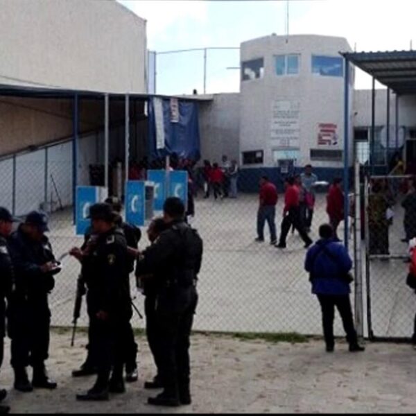 Reo intercambia lugar con su hermano y escapa de la cárcel en Puebla