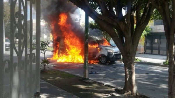 Enfrentamiento por asalto a camioneta de valores deja 5 heridos, en Guadalajara