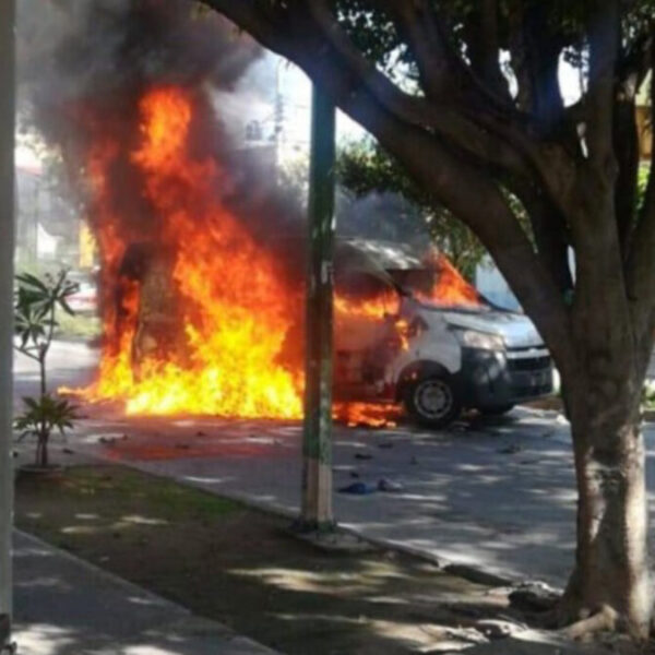 Enfrentamiento por asalto a camioneta de valores deja 5 heridos, en Guadalajara