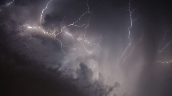 Joven muere al caerle un rayo en Oaxaca; hay otro herido