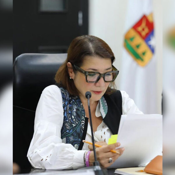 Avanza solicitud de juicio político en contra de Laura Berinstain