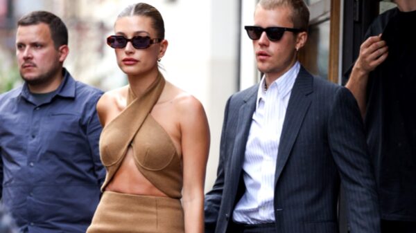 Justin Bieber y su esposa, criticados por vestirse inapropiado en encuentro con presidente de Francia