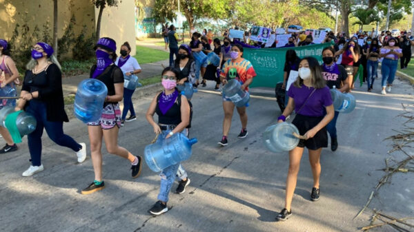 Marchan mujeres en Chetumal para exigir justicia por joven "ahogada"