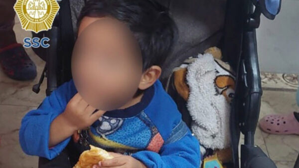 Menor es abandonado en una carriola en la Ciudad de México