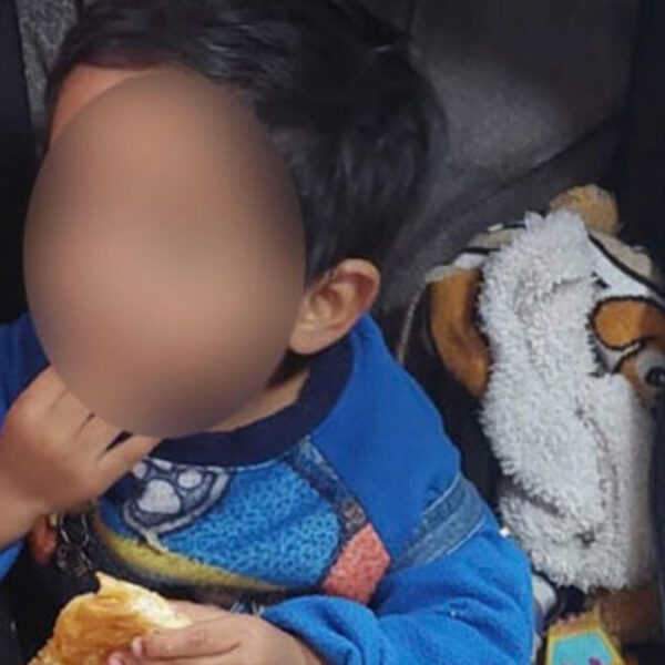 Menor es abandonado en una carriola en la Ciudad de México