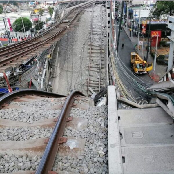 Familiares de víctimas en L12 reciben cancelación de créditos hipotecarios