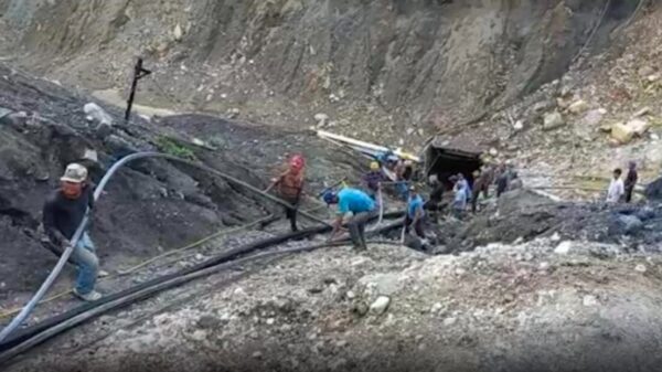 Causa derrumbe de mina derrame en represa: AMLO