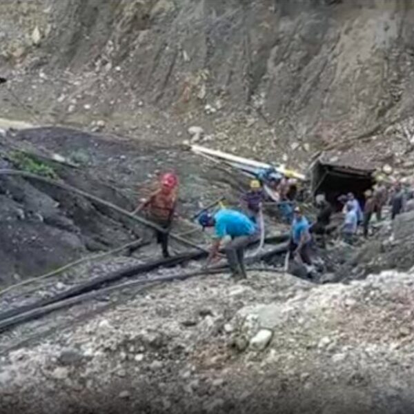 Causa derrumbe de mina derrame en represa: AMLO