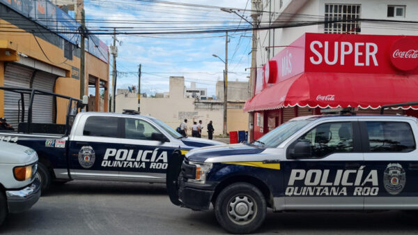 Comerciante frustra asalto arrollando a ladrones en Villas Del Mar