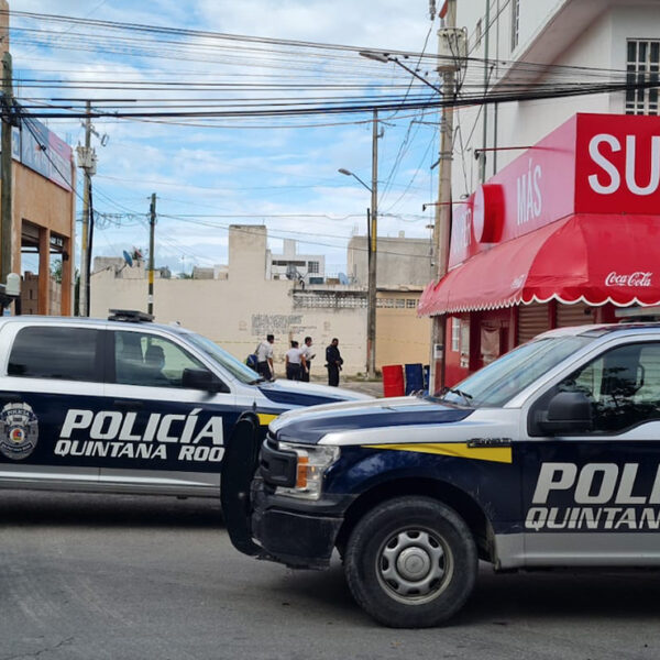 Comerciante frustra asalto arrollando a ladrones en Villas Del Mar