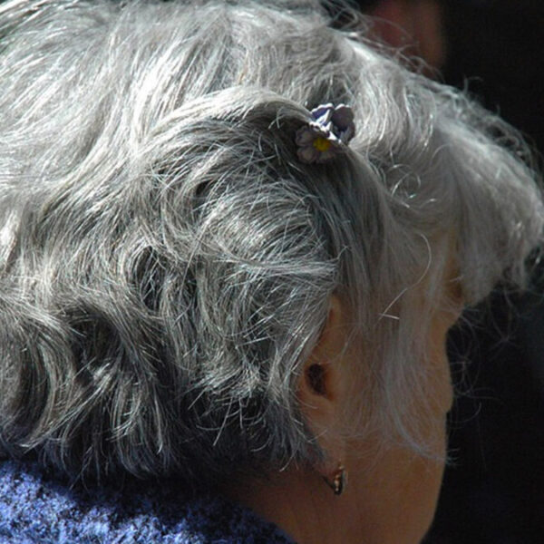 ¿Sabías que el estrés oxidativo provoca la aparición de canas?