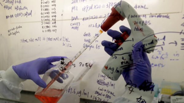 Acelera EU desarrollo de píldoras anti Covid-19