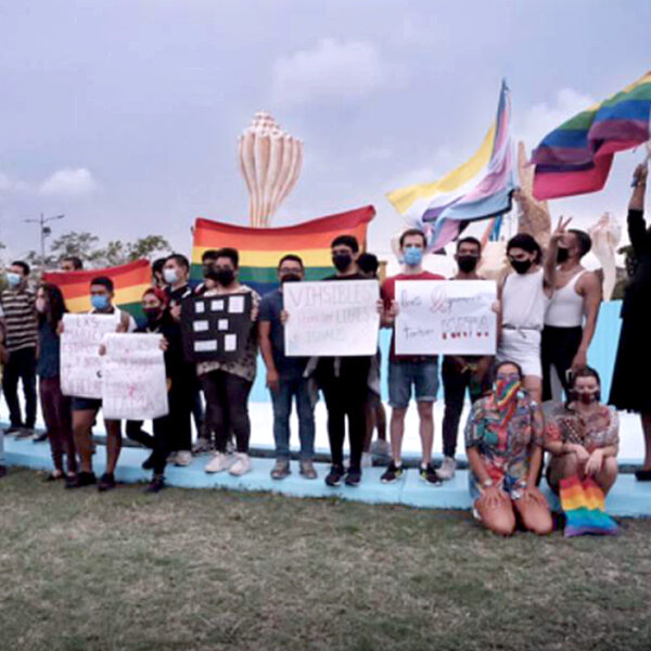 Protestan colectivos LGTB por recientes crímenes de odio