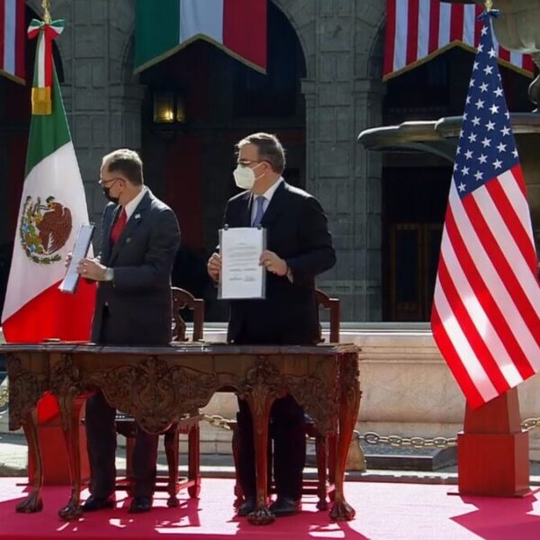 Reunión AMLO-Harris fue un éxito: Ebrard