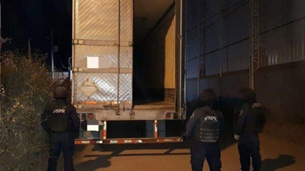 Sujetos armados roban dos tráileres con cartuchos de diverso calibre