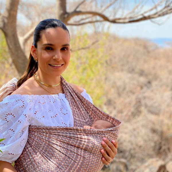 Tania Rincón revela que amamanta a su bebé teniendo Covid-19