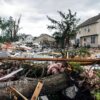 Tornado destruye casas y deja sin electricidad a Chicago