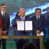 Firman AMLO y empresas contrato para construir vagones del Tren Maya