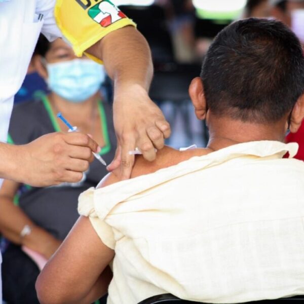 Quintana Roo atendido de manera especial en vacunación: AMLO