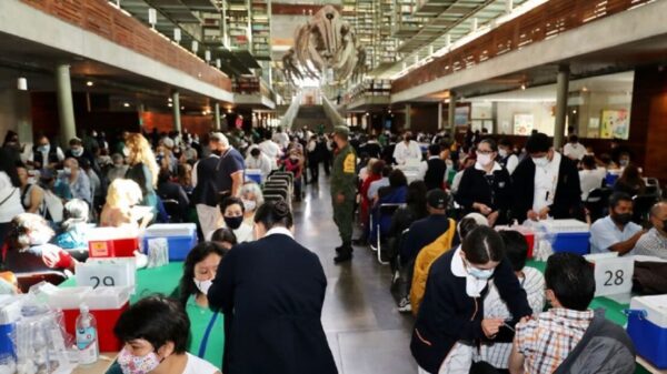 Vacunación se ralentizó porque han llegado menos antígenos: AMLO