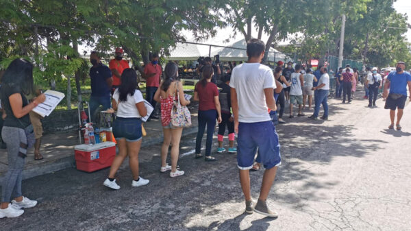Moderada afluencia de treintañeros a módulos de vacunación en Cancún