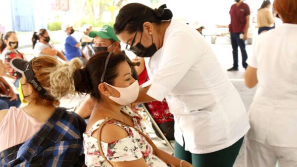 Aplican en Kanasín, Umán y Tizimín las vacunas contra el Covid-19 a personas de 40 a 49 años