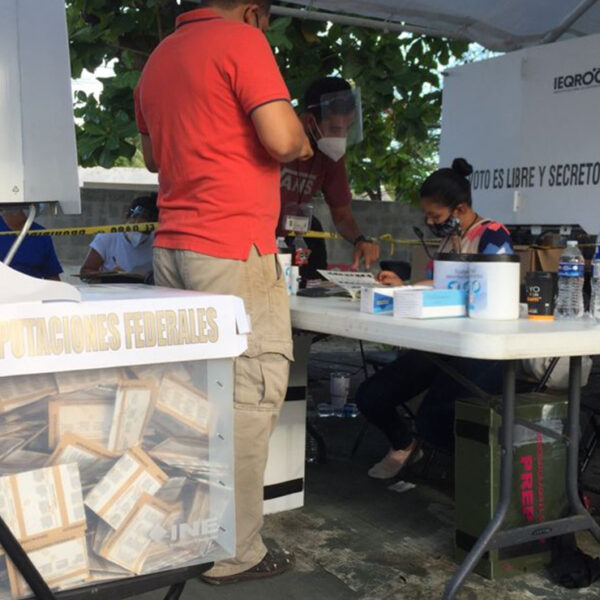 Llegan tarde a votar; ya se cerraron las casillas en Puerto Morelos