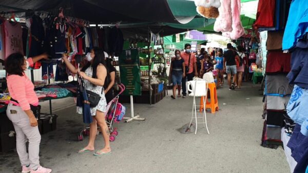 Burbujas sanitarias en tianguis han detectado veintena de casos de Covid.