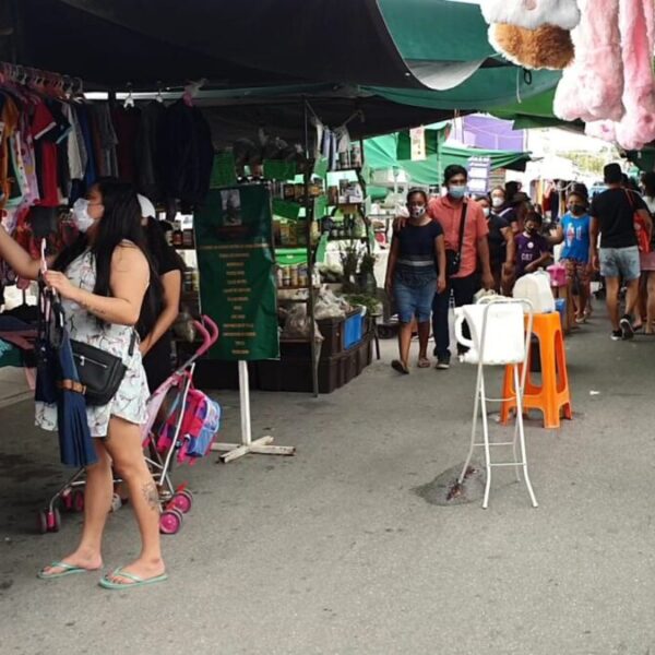 Burbujas sanitarias en tianguis han detectado veintena de casos de Covid.