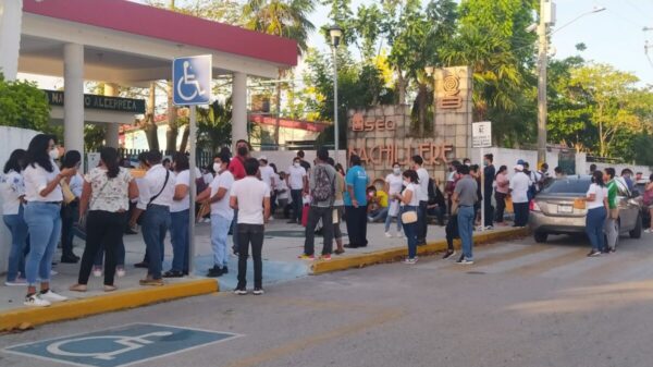 Madrugan votantes en Cozumel.