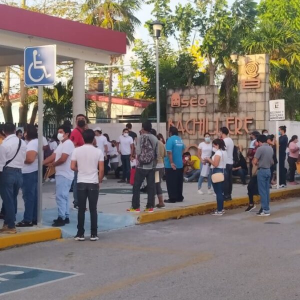 Madrugan votantes en Cozumel.