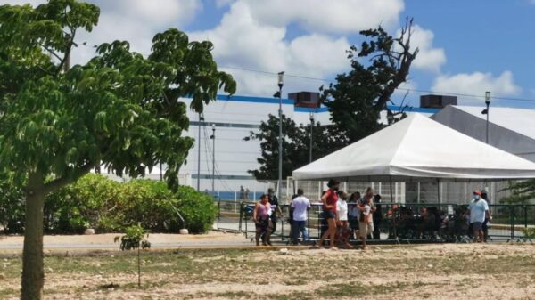 Baja afluencia en la reanudación de la jornada de vacunación anticovid en Cancún.