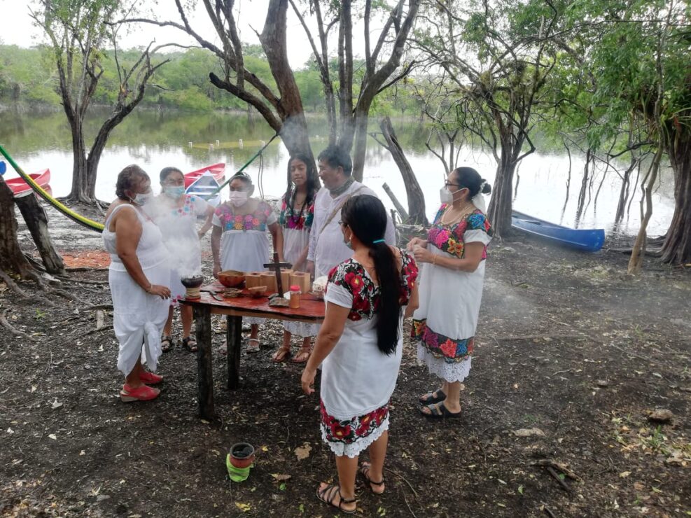 Previo al evento se llevó a cabo una ceremonia tradicional maya.