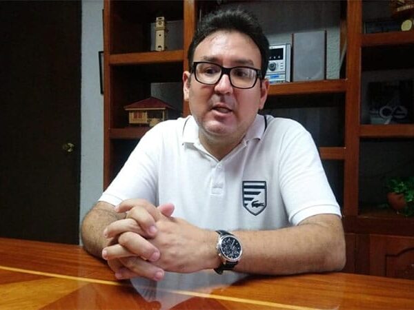 Critican empresarios del sur intención de diputados reelegirse hasta por 12 años.