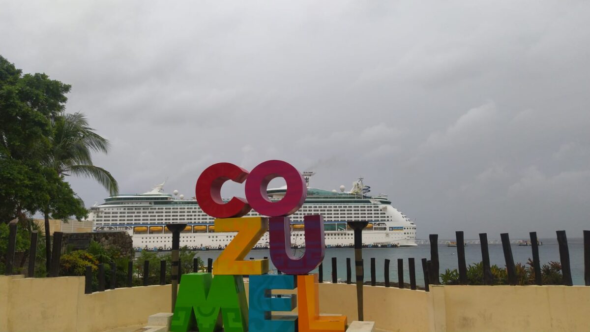 Cozumel: Al son del mariachi reciben al primer crucero postpandemia; alrededor de las 6:30 de la mañana atracó en el muelle SSA México.